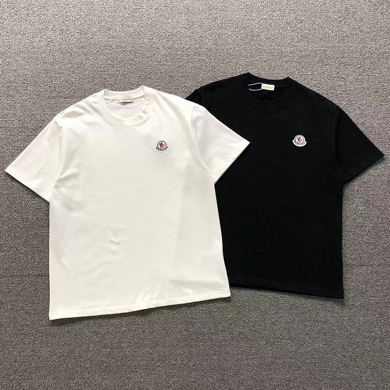 MONCLER T-SHIRT 2205080201（im 170cm 60kg i wear size M in the phot）