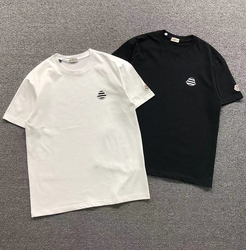 MONCLER T-SHIRT 22042642125（im 170cm 60kg i wear size S in the phot）