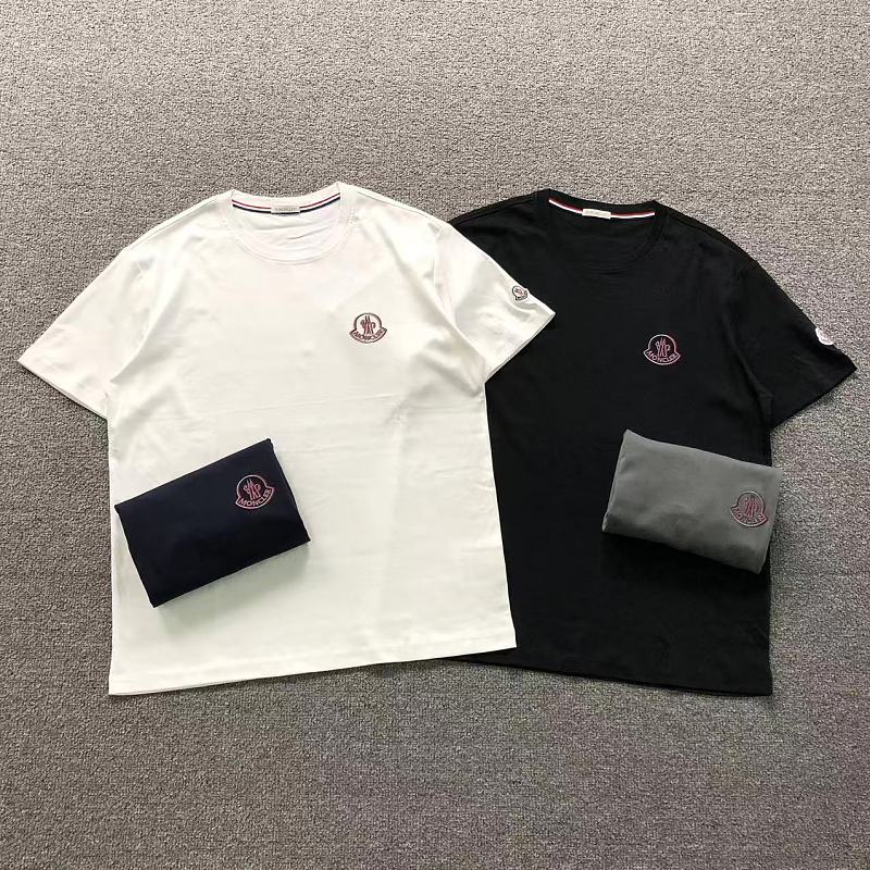 MONCLER T-SHIRT 2203210204（im 170cm 60kg i wear size XL in the phot）