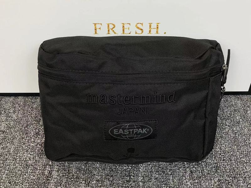 MASTERMIND EASTPAK BAG 272239 (长26CM*宽8CM*高19CM)