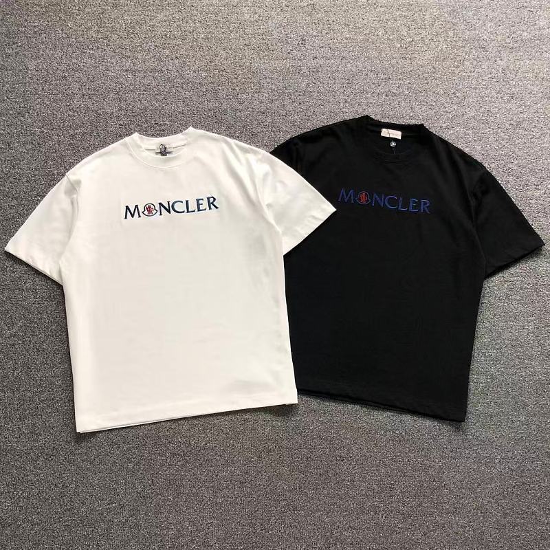 MONCLER T-SHIRT 22052127171（im 170cm 60kg i wear size XL in the phot）