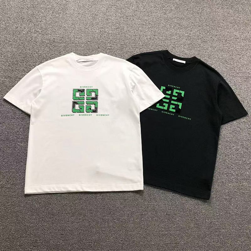 GIVENCHY T-SHIRT 5240130147（im 170cm 60kg i wear size M in the phot）