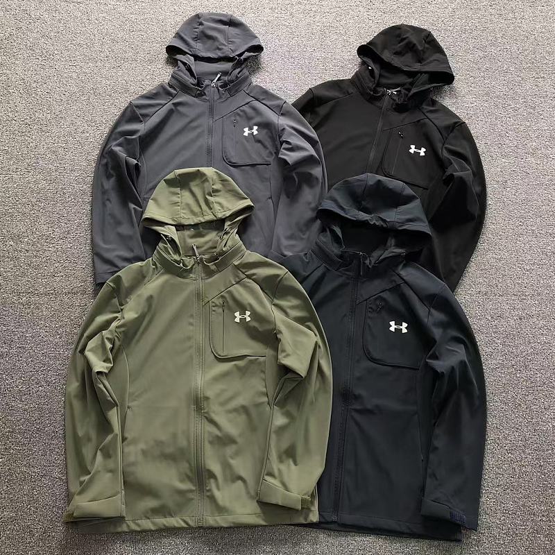 UNDER ARMOUR JACKET 2207110504（im 170cm 60kg i wear size XL in the phot）