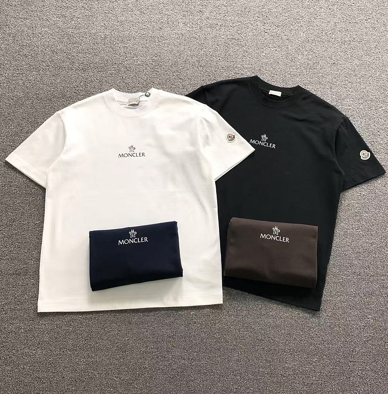 MONCLER T-SHIRT 521728147 （im 170cm 60kg i wear size M in the phot）