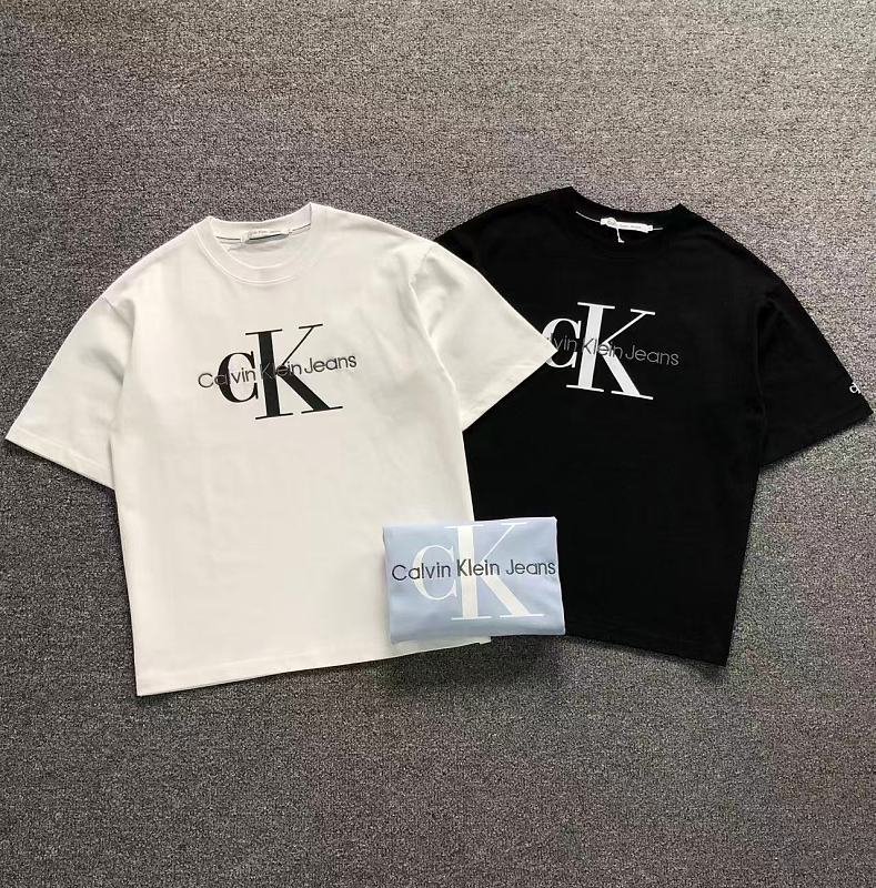 CALVIN KLEIN T-SHIRT 42062408001（im 170cm 60kg i wear size S in the phot）