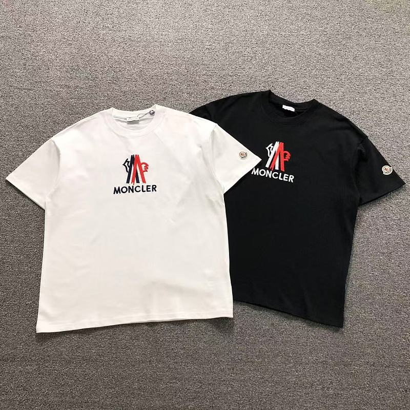 MONCLER T-SHIRT 22062423171（im 170cm 60kg i wear size M in the phot）