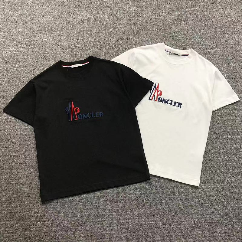 MONCLER T-SHIRT 525222281（im 170cm 60kg i wear size M in the phot）