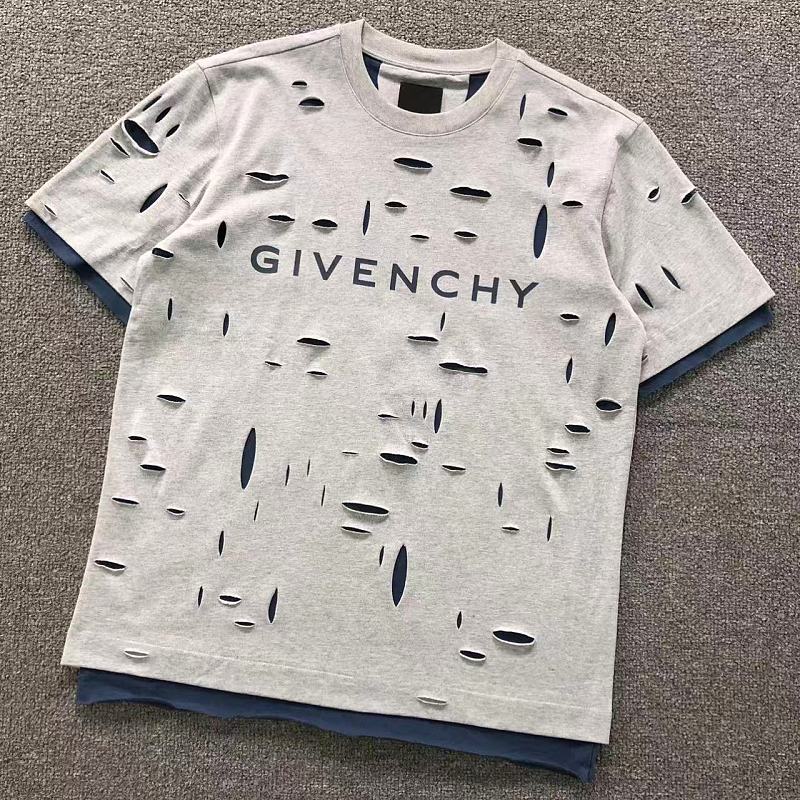 GIVENCHY T-SHIRT 22052514125（im 170cm 60kg i wear size S in the phot）