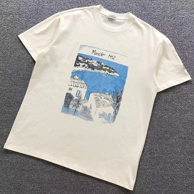 MONCLER T-SHIRT 5260530136（im 170cm 60kg i wear size L in the phot）