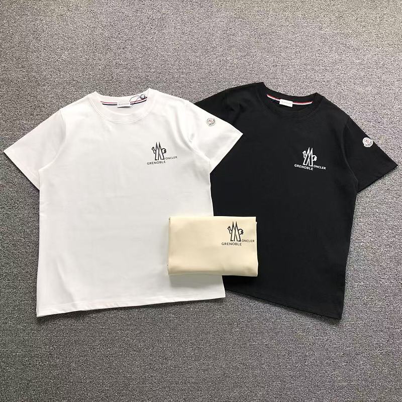MONCLER T-SHIRT 1103281521（im 170cm 60kg i wear size M in the phot）