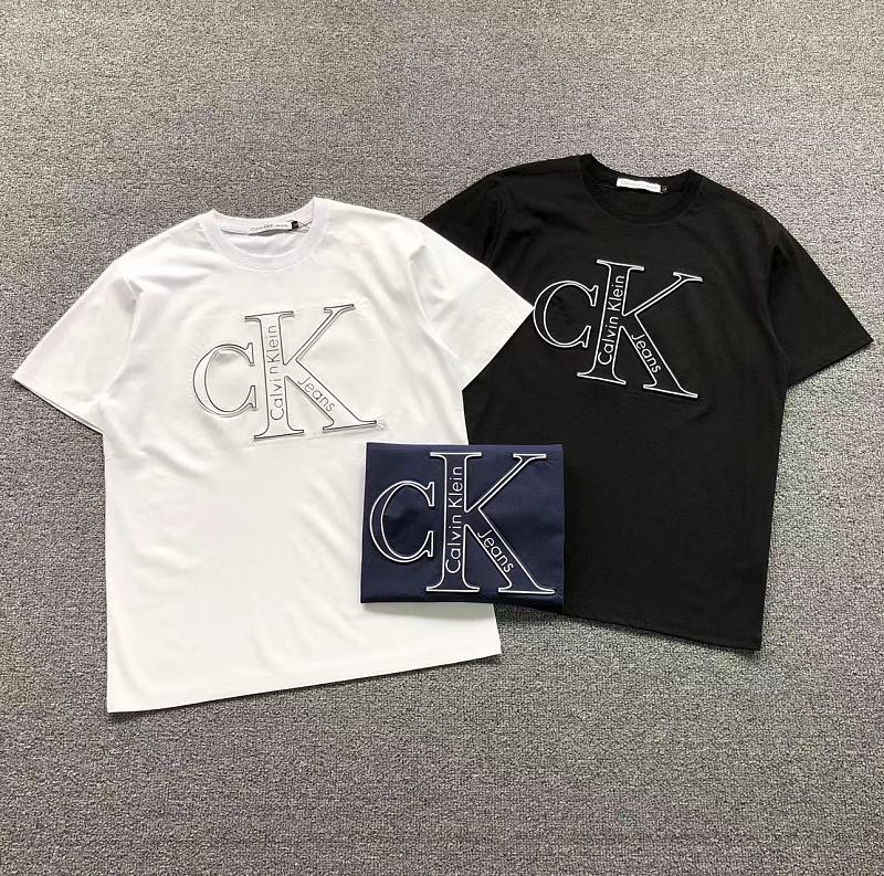 CALVIN KLEIN T-SHIRT 214071105（im 170cm 60kg i wear size L in the phot）