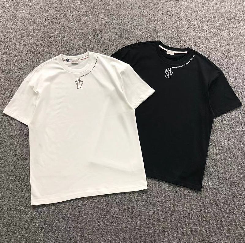 MONCLER T-SHIRT 22052603171（im 170cm 60kg i wear size M in the phot）