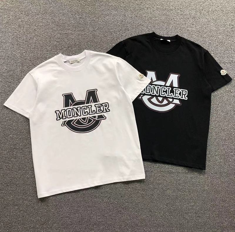 MONCLER T-SHIRT 3203054421（im 170cm 60kg i wear size M in the phot）