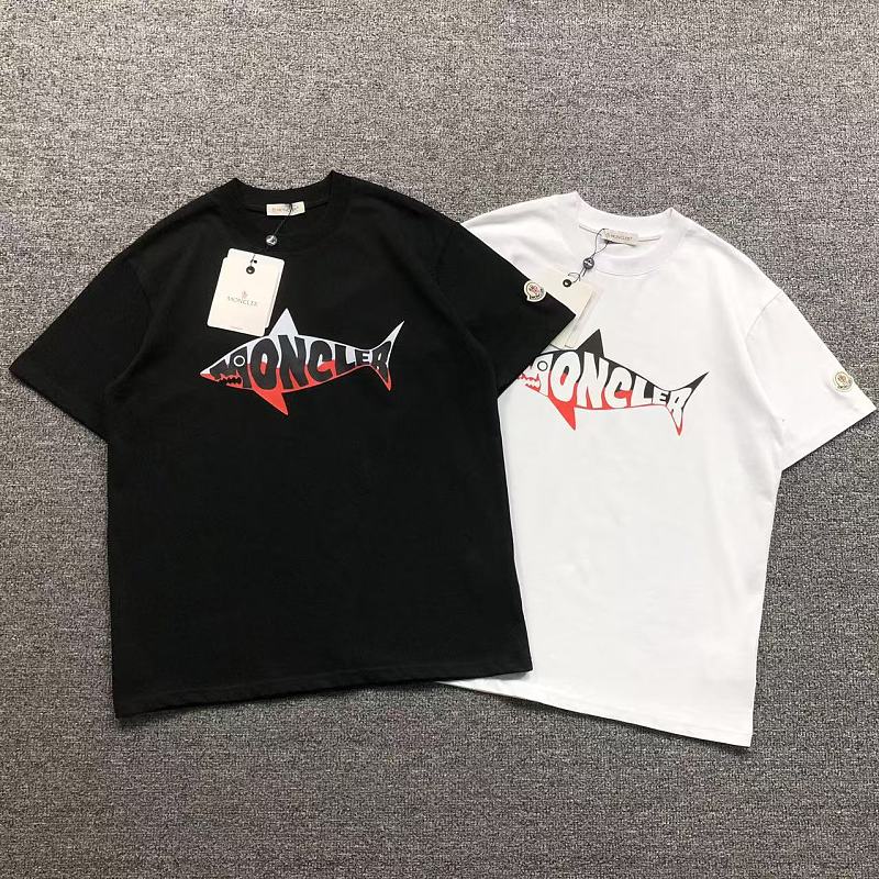 MONCLER T-SHIRT 3203057221（im 170cm 60kg i wear size M in the phot）