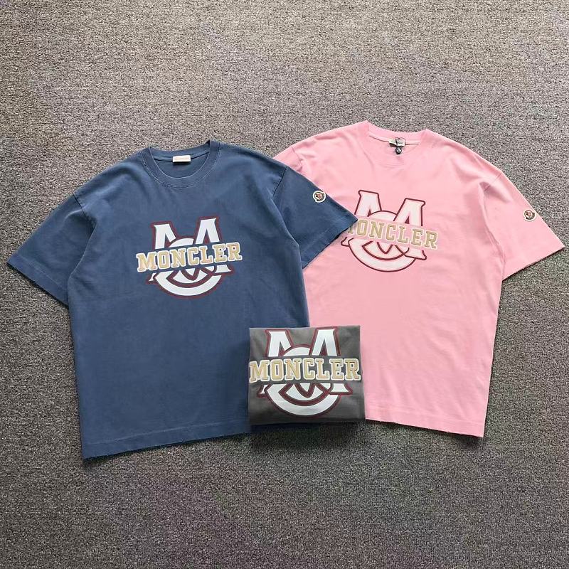 MONCLER T-SHIRT 2203261701（im 170cm 60kg i wear size M in the phot）