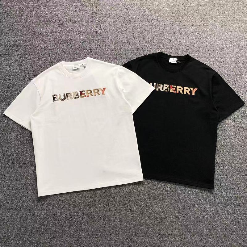 BURBERRY T-SHIRT 5261102147（im 170cm 60kg i wear size M in the phot）