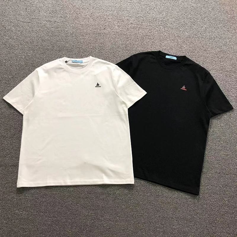 PRADA T-SHIRT 2206260304（im 170cm 60kg i wear size 2XL in the phot）