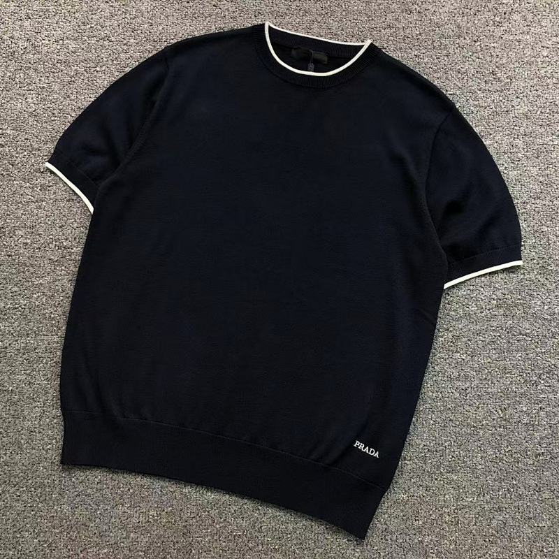 PRADA T-SHIRT 320408110921 （im 170cm 60kg i wear size M in the phot）