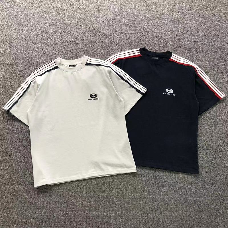 BALENCIAGA T-SHIRT 42042602163（im 170cm 60kg i wear size XS in the phot）