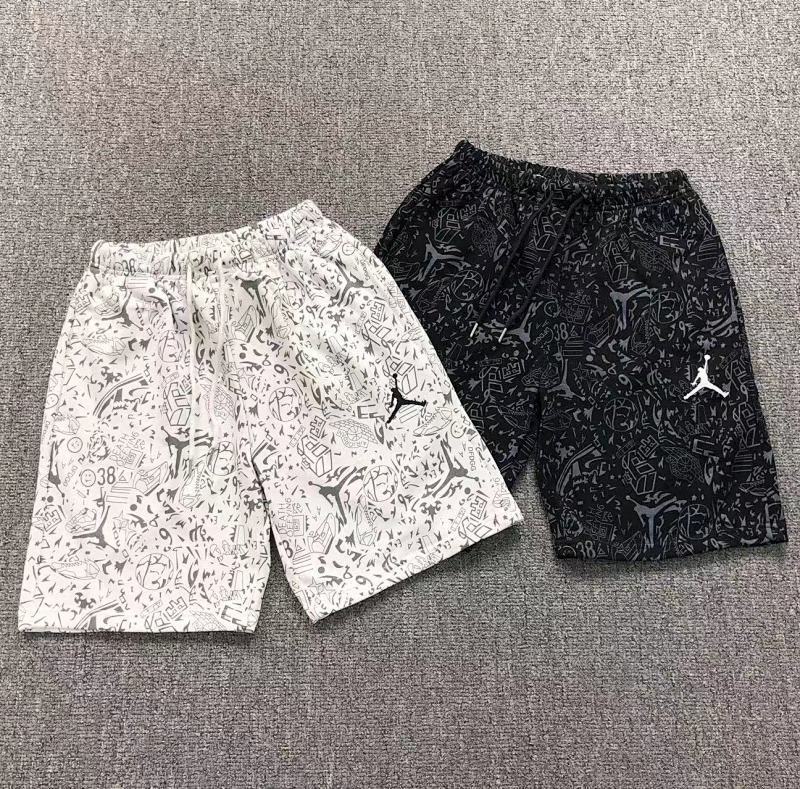 AIR JORDAN SHORTS 211112557（im 170cm 57kg i wear size M in the phot）