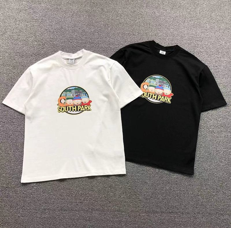 VETEMENTS T-SHIRT 41040502317（im 170cm 60kg i wear size XS in the phot）