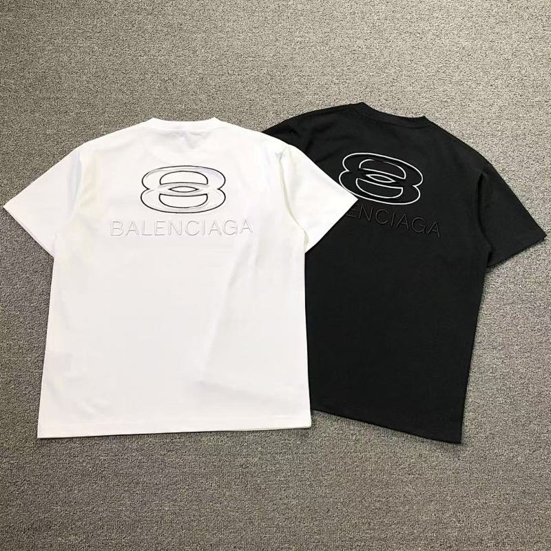 BALENCIAGA T-SHIRT 11122010137（im 170cm 60kg i wear size M in the phot）
