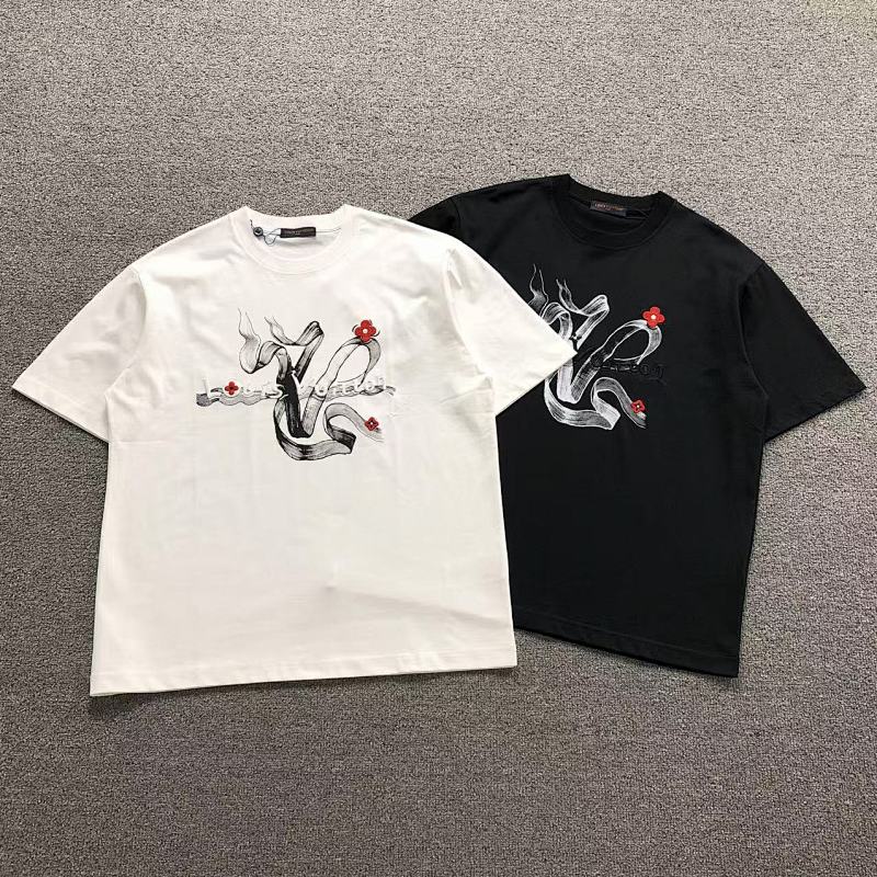 LV T-SHIRT 5233018127（im 170cm 60kg i wear size 2XL in the phot）