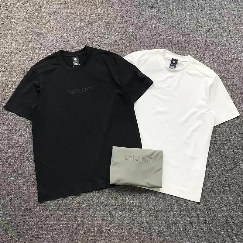 DESCENTE T-SHIRT 22042614001（im 170cm 60kg i wear size M in the phot）