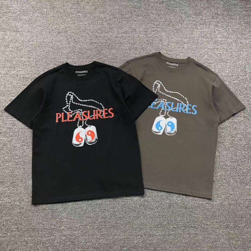 PLEASURES T-SHIRT 111044102（im 170cm 57kg i wear size L in the phot）