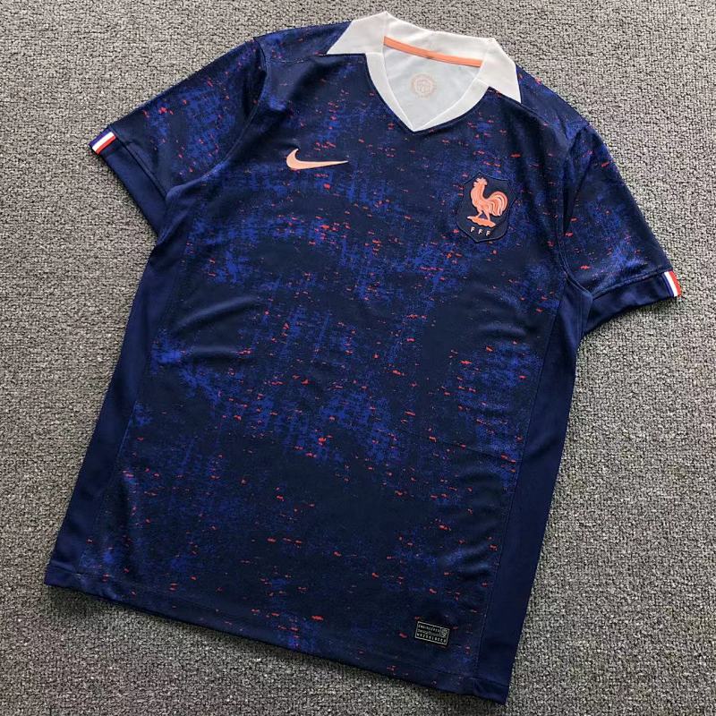 FOOTBALL T-SHIRT 310523010（im 170cm 60kg i wear size L （im 170cm 60kg i wear size L in the phot)