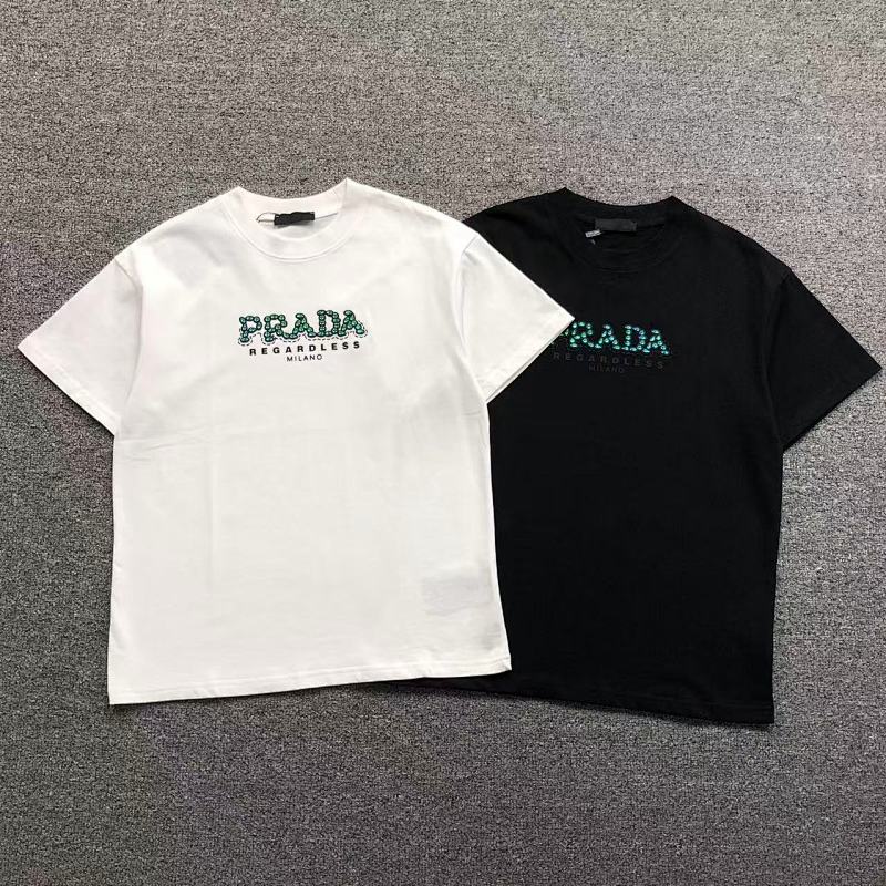 PRADA T-SHIRT 22032008001（im 170cm 60kg i wear size S in the phot）