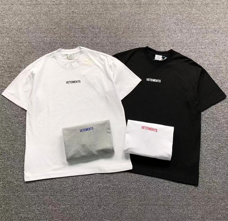 VETEMENTS T-SHIRT 41091536145（im 170cm 60kg i wear size S in the phot）