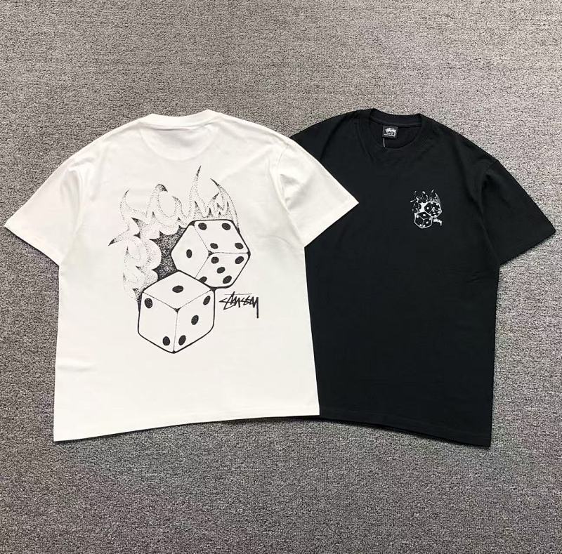 STUSSY T-SHIRT 571222123（im 170cm 60kg i wear size M in the phot）