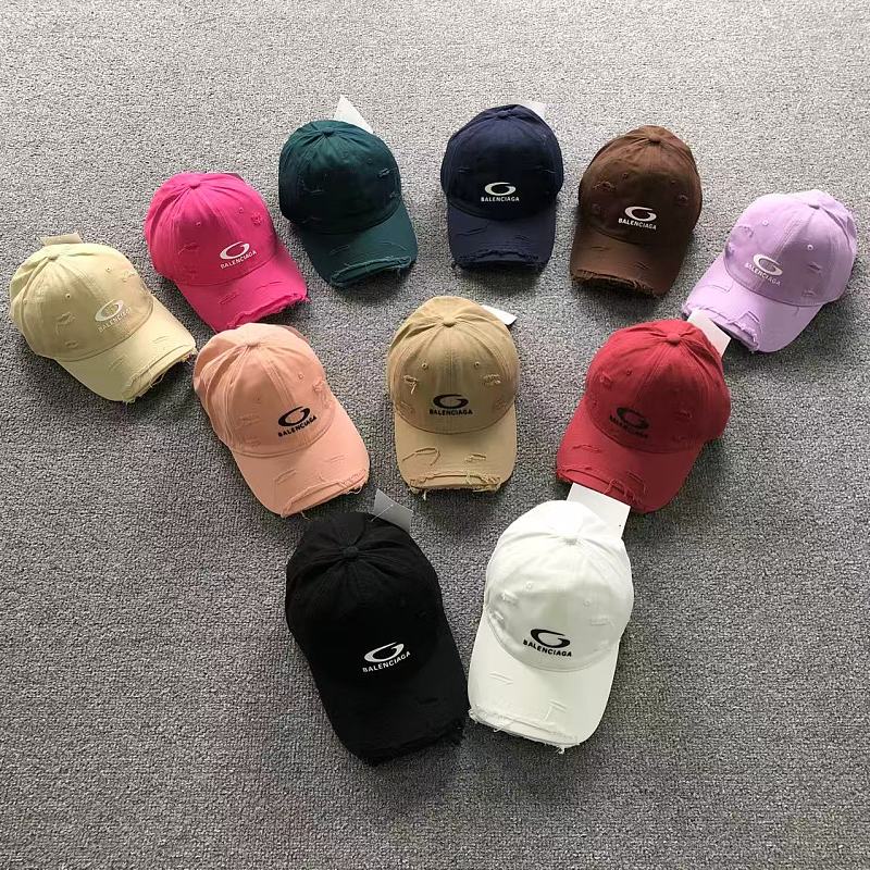 BALENCIAGA HAT 126232443