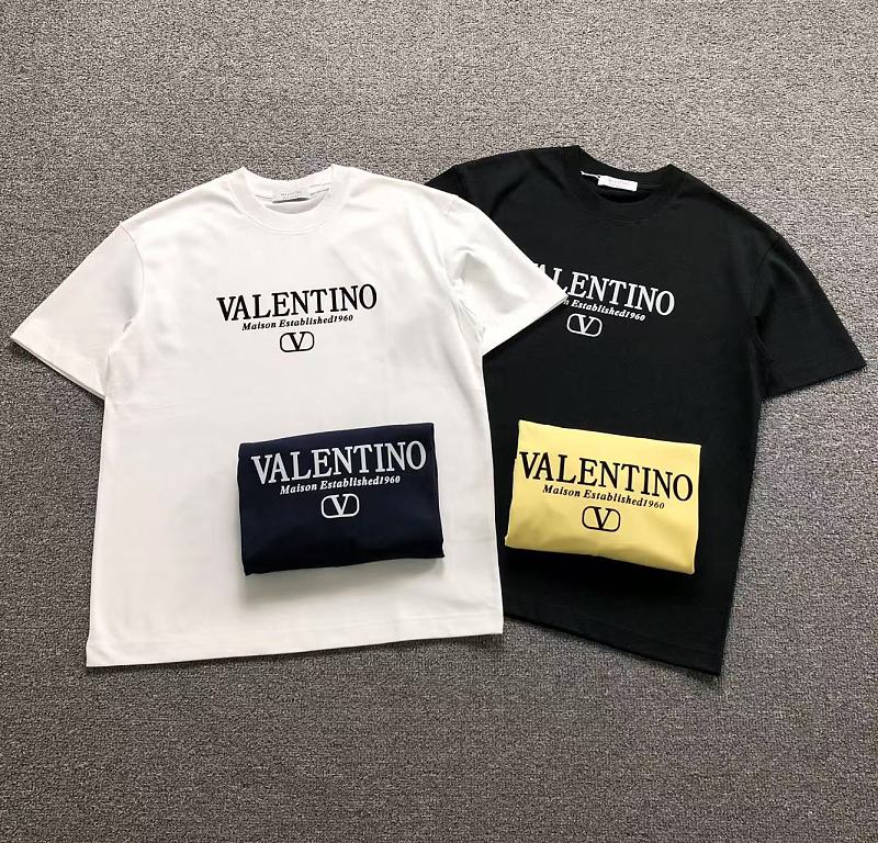 VALENTINO T-SHIRT 5241605147（im 170cm 60kg i wear size M in the phot)