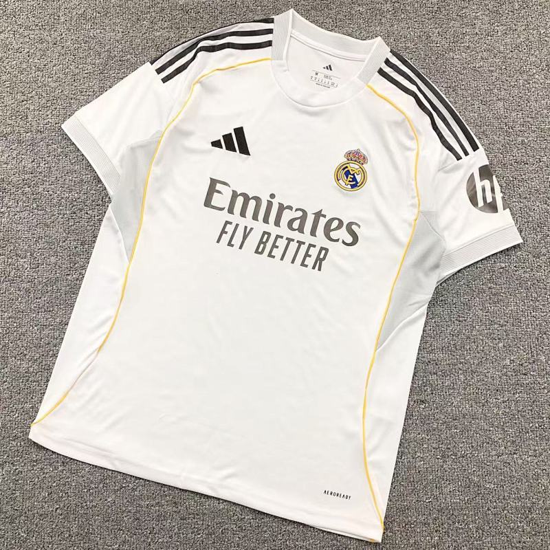 FOOTBALL T-SHIRT 11021617002（im 170cm 57kg i wear size M in the phot）