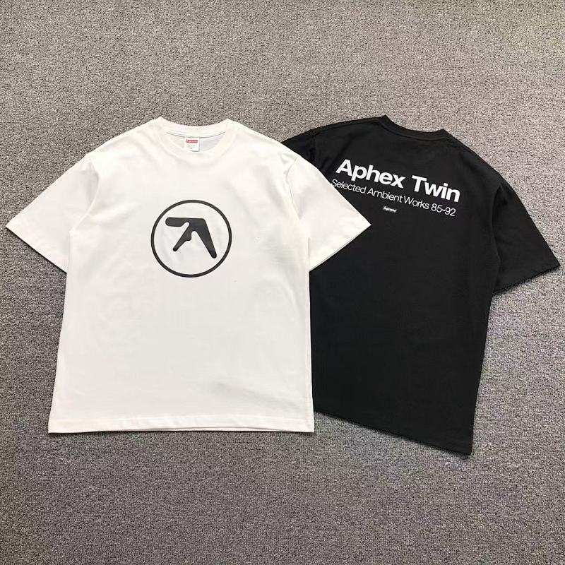 SUPREME T-SHIRT 504181521 （im 170cm 60kg i wear size M in the phot）