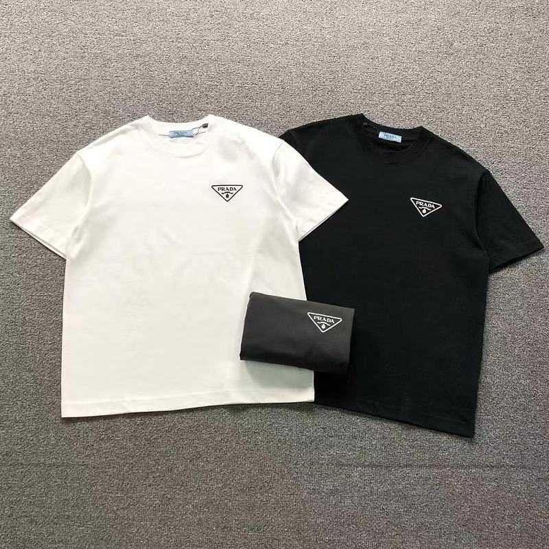 PRADA T-SHIRT 52072103147（im 170cm 60kg i wear size L in the phot）