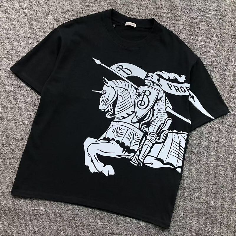 BURBERRY T-SHIRT 56250170（im 170cm 60kg i wear size S in the phot）