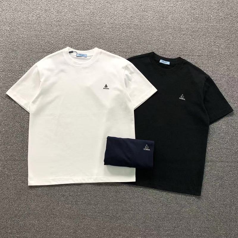 PRADA T-SHIRT 3204233121（im 170cm 60kg i wear size L in the phot）