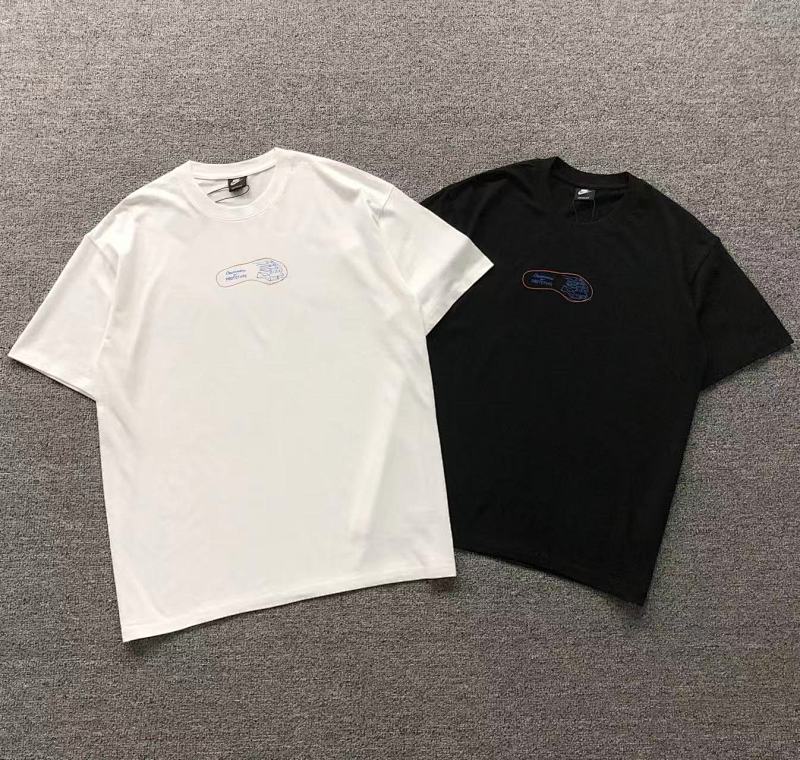 NIKE T-SHIRT 2111052001（im 170cm 60kg i wear size M in the phot）