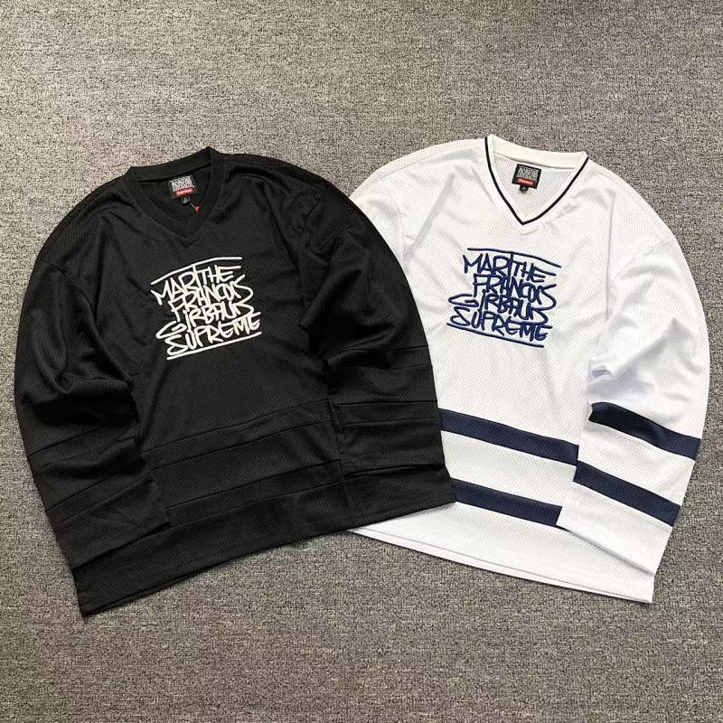 SUPREME LONG SLEEVED 1109050533（im 170cm 60kg i wear size M in the phot）
