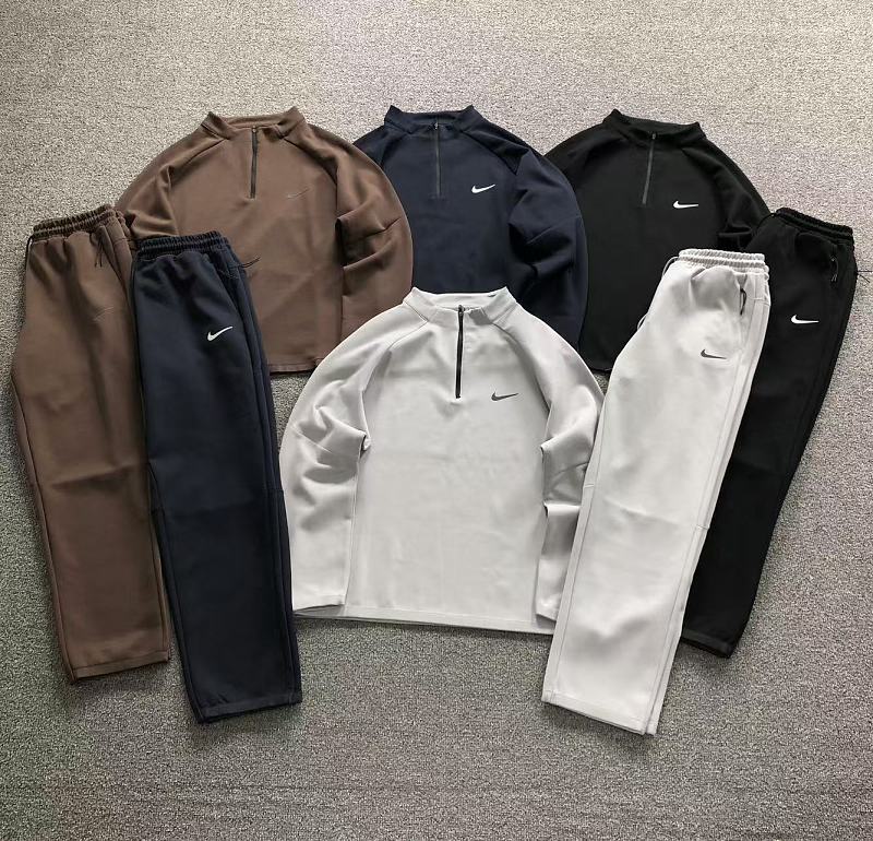 NIKE LONG SLEEVED TROUSERS 22082817171（im 170cm 60kg i wear size 2XL in the phot）