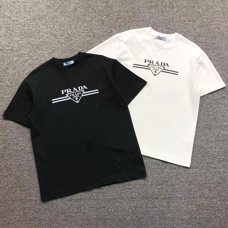 PRADA T-SHIRT 3204181021（ im 170cm 60kg i wear size M in the phot）