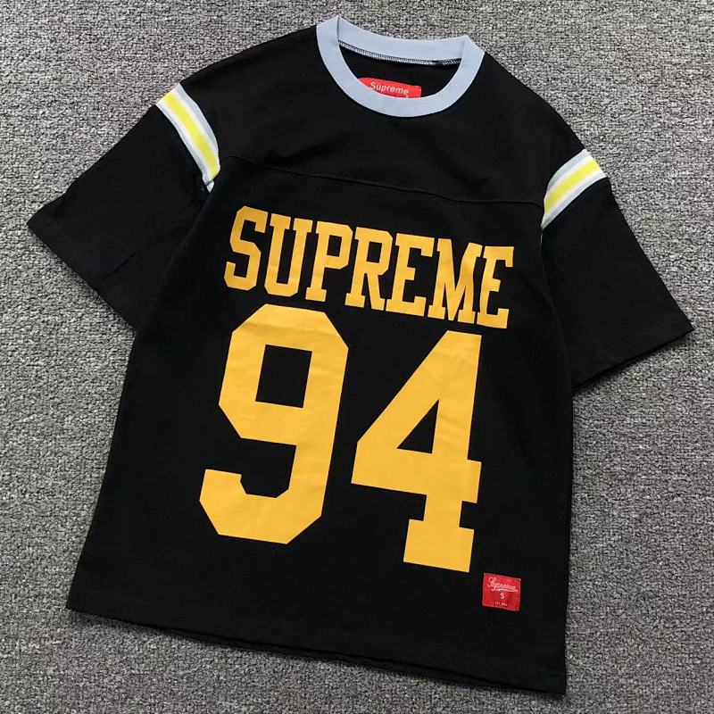 SUPREME T-SHIRT 4105241477（im 170cm 60kg i wear size S in the phot）