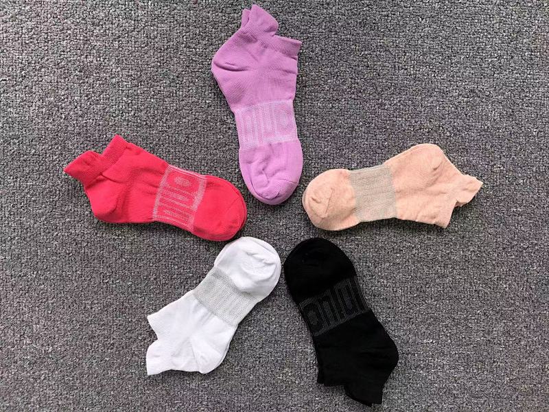 LULULEMON SOCKS 213230618