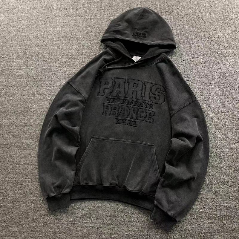 VETEMENTS HOODIE 412132417（im 170cm 57kg i wear size M in the phot）