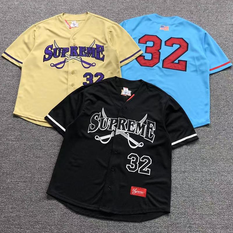 SUPREME T-SHIRT 124220535（im 170cm 60kg i wear size M in the phot）