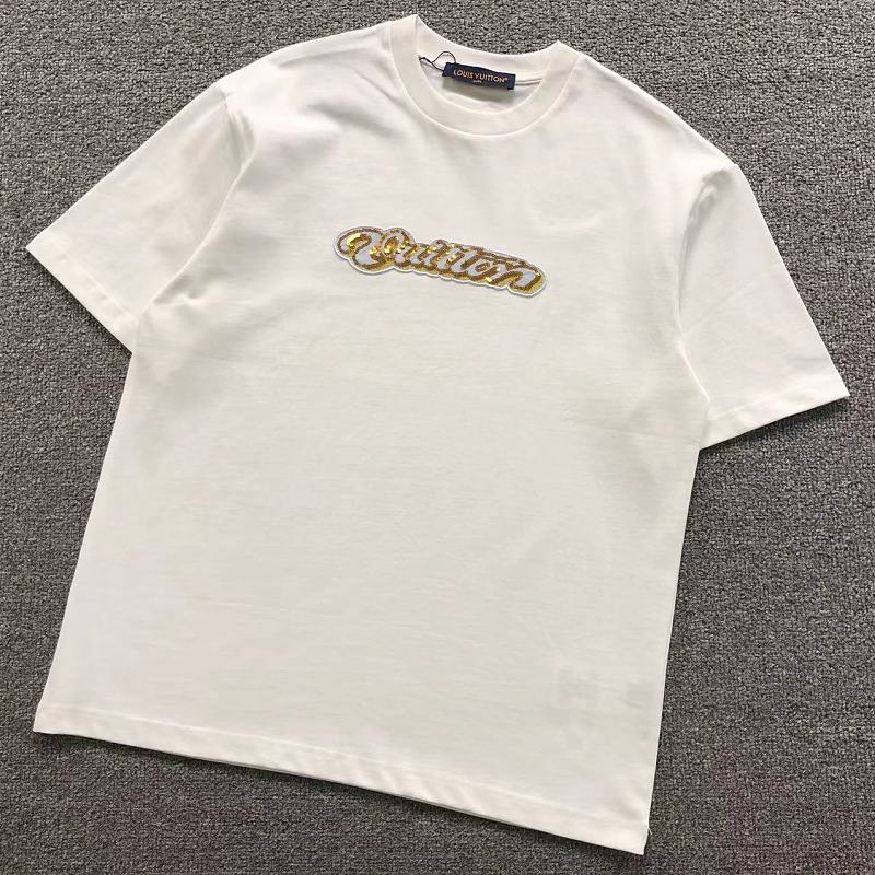 LV T-SHIRT 22051503125（im 170cm 60kg i wear size S in the phot）