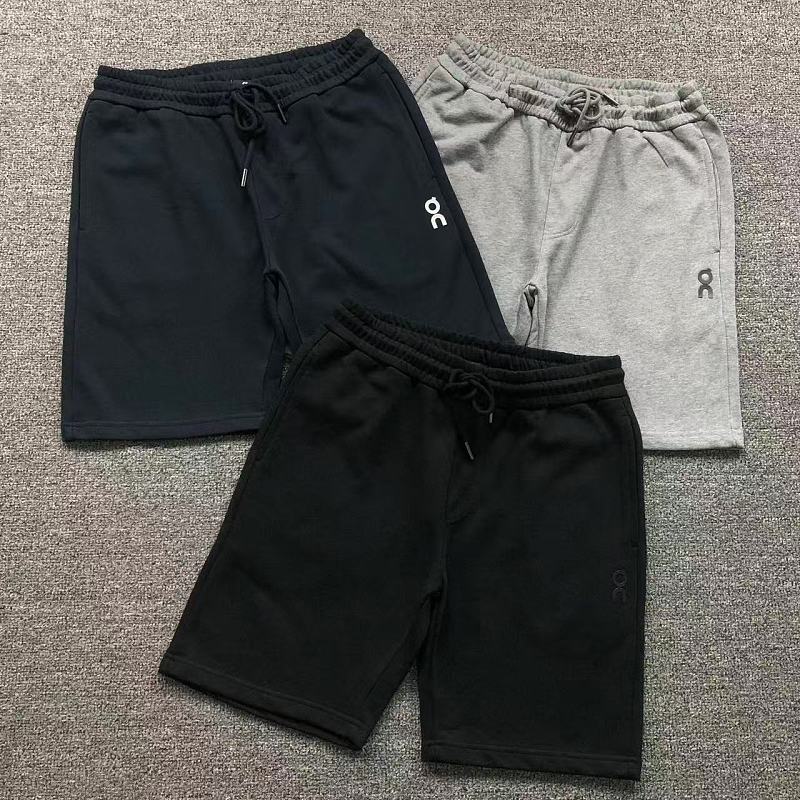 ON SHORTS 4205050601 （im 170cm 60kg i wear size L in the phot）